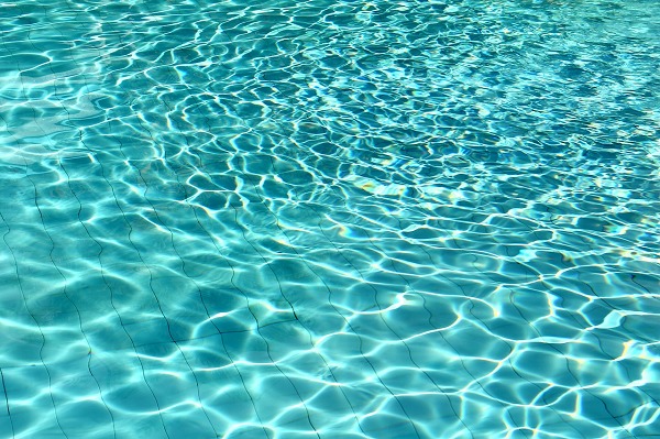 can too much chlorine make your pool green